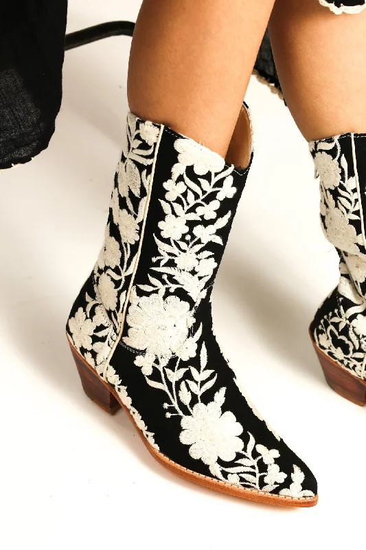 Seize Bargains BLACK CREAM FLOWER EMBROIDERED WESTERN BOOTS SHIRON