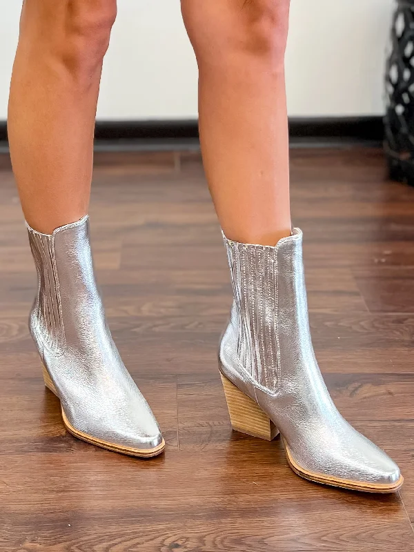 Comfortable Flats Sale [Chinese Laundry] Cali Metallic Boot-Silver