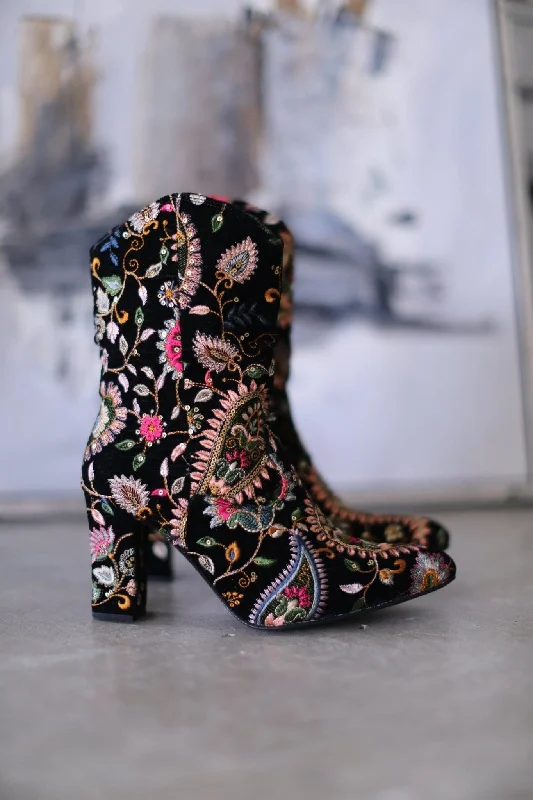 Trend Forward Threads EMBROIDERED BOOTS LOUISE