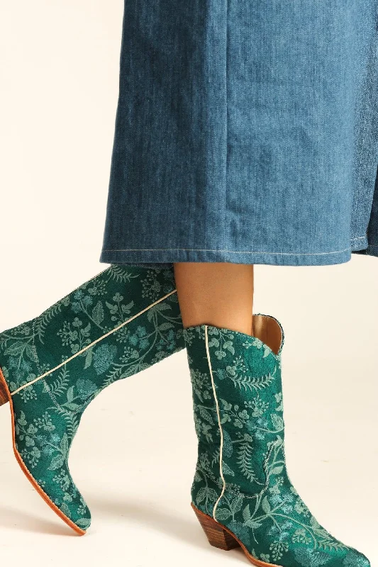 Sporty Fashion Offers EMBROIDERED SILK WESTERN BOOTS ARWA