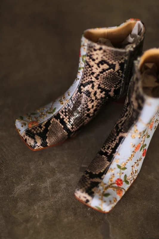 Non-Slip Shoes Offers SPLIT SNAKE SKIN LEATHER EMBROIDERED SILK BOOTS